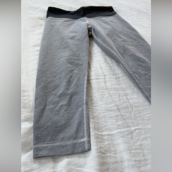 Lululemon Athletica Gray Crop Leggings Soft Comfortable Fit - Picture 2 of 5